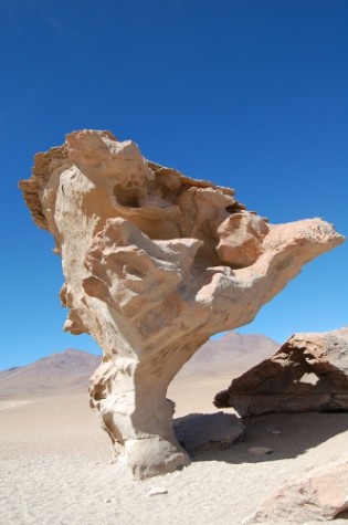 Arbol de Piedra on salar de uyuni tour