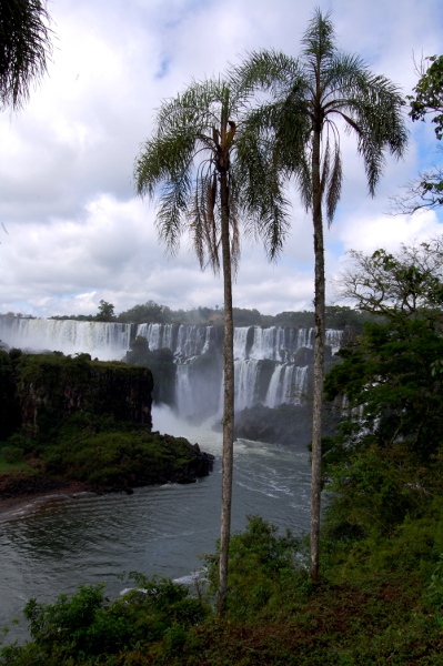 View of the falls from the Circuito trails