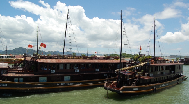 Boats in Halong Bay, Vietnam Boats in Halong Bay, Vietnam