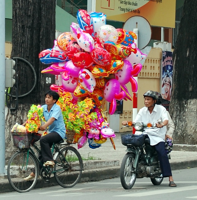Saigon balloon vendor Saigon balloon vendor